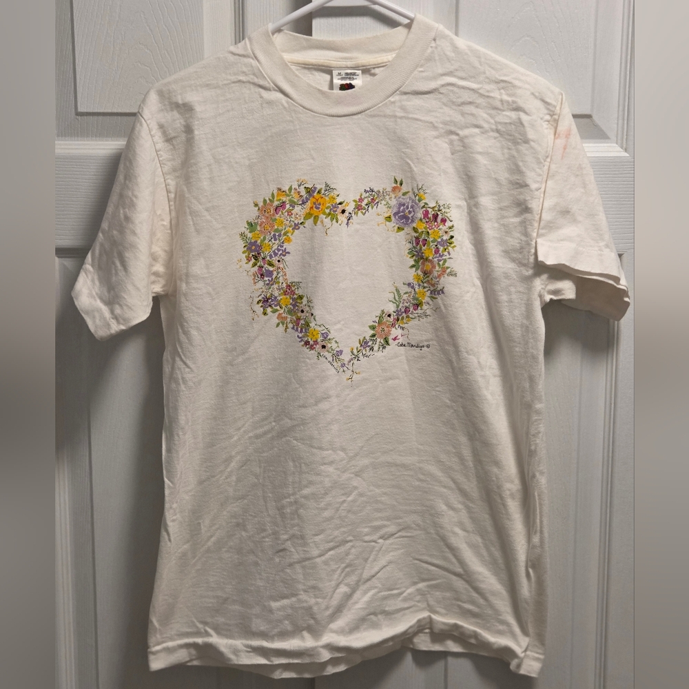 (5/$25) Vintage Floral Heart Fruit Of The Loom Graphic T-Shirt Size Medium